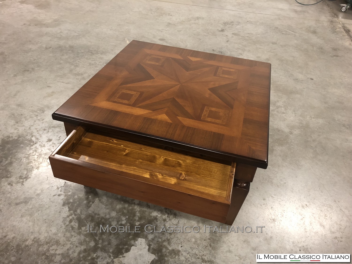 Tavolino da salotto basso in stile classico